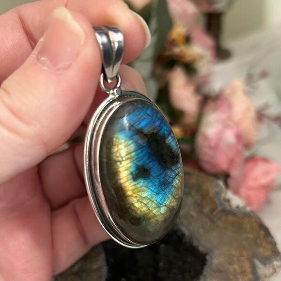 Sterling Silver Labradorite Large Oval Cabochon Pendant - Picture 5 of 7